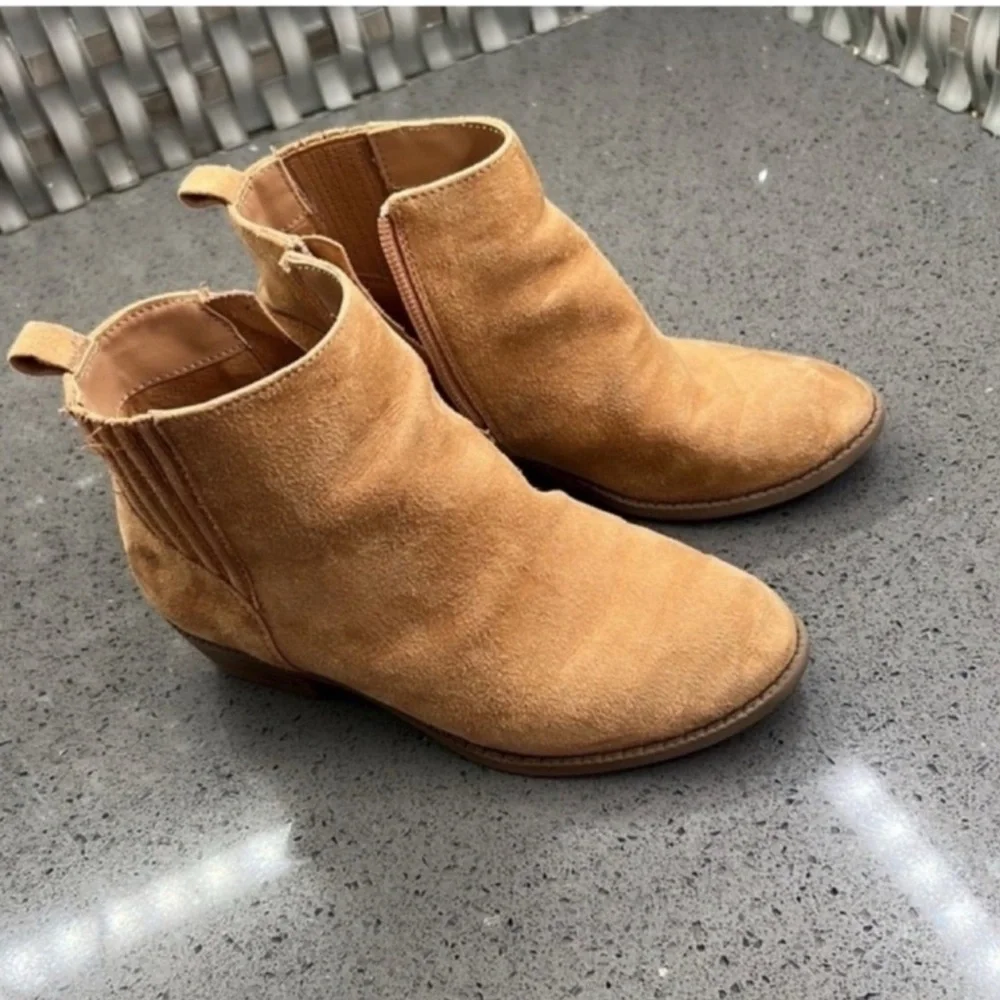 Treasure Bond Tan Suede Ankle Boots size 13 great condition